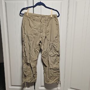 The North Face Women's Khaki Lightweight Cargo Capri